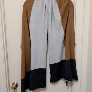 Zestt Tan, Gray, and Black Scarf